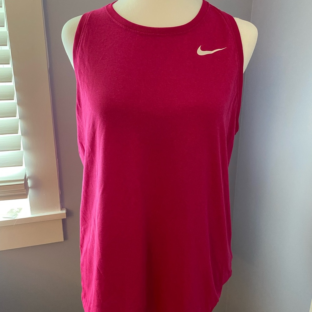New with tags Nike women’s dry for tank top -size large